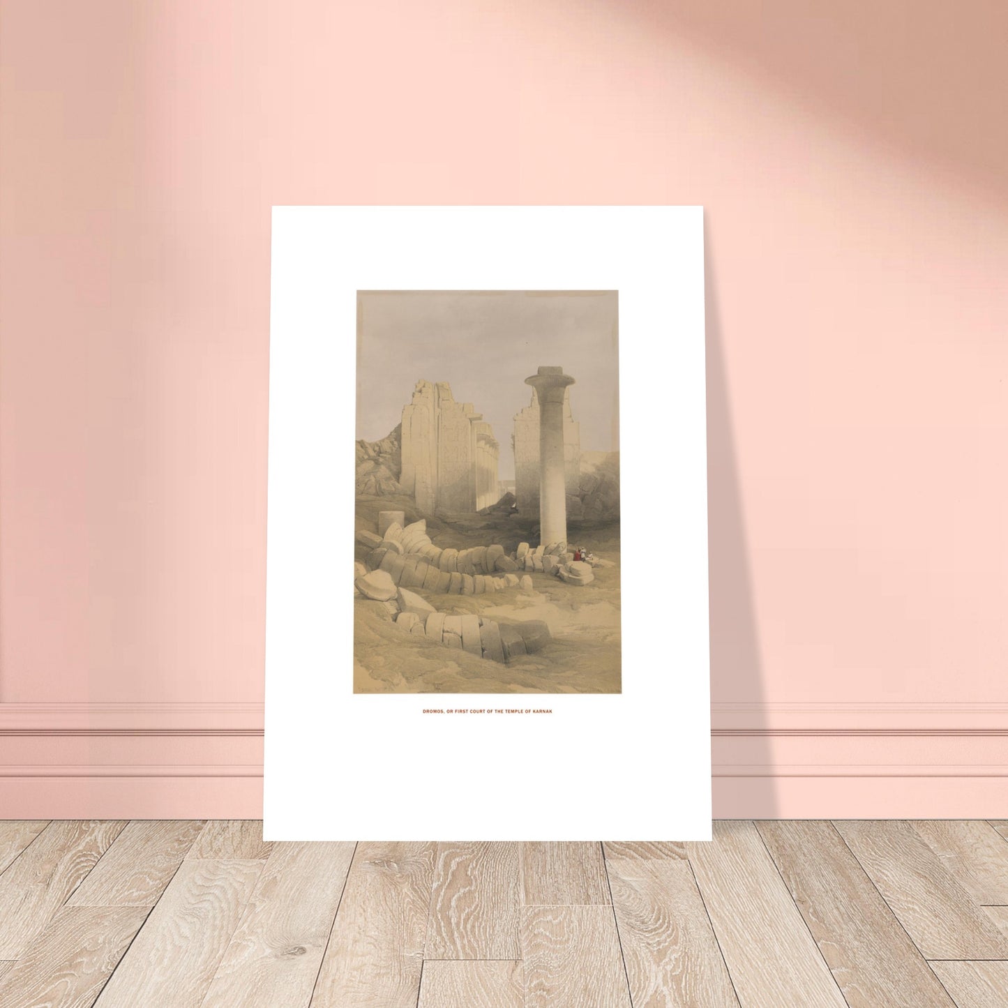 Planche : Dromos ou première cour du temple de Karnak - David Roberts. Lithographie ancienne représentant le dromos ou la première cour du temple de Karnak, avec des colonnes massives et des blocs de pierre éparpillés. Image d'illustration 7