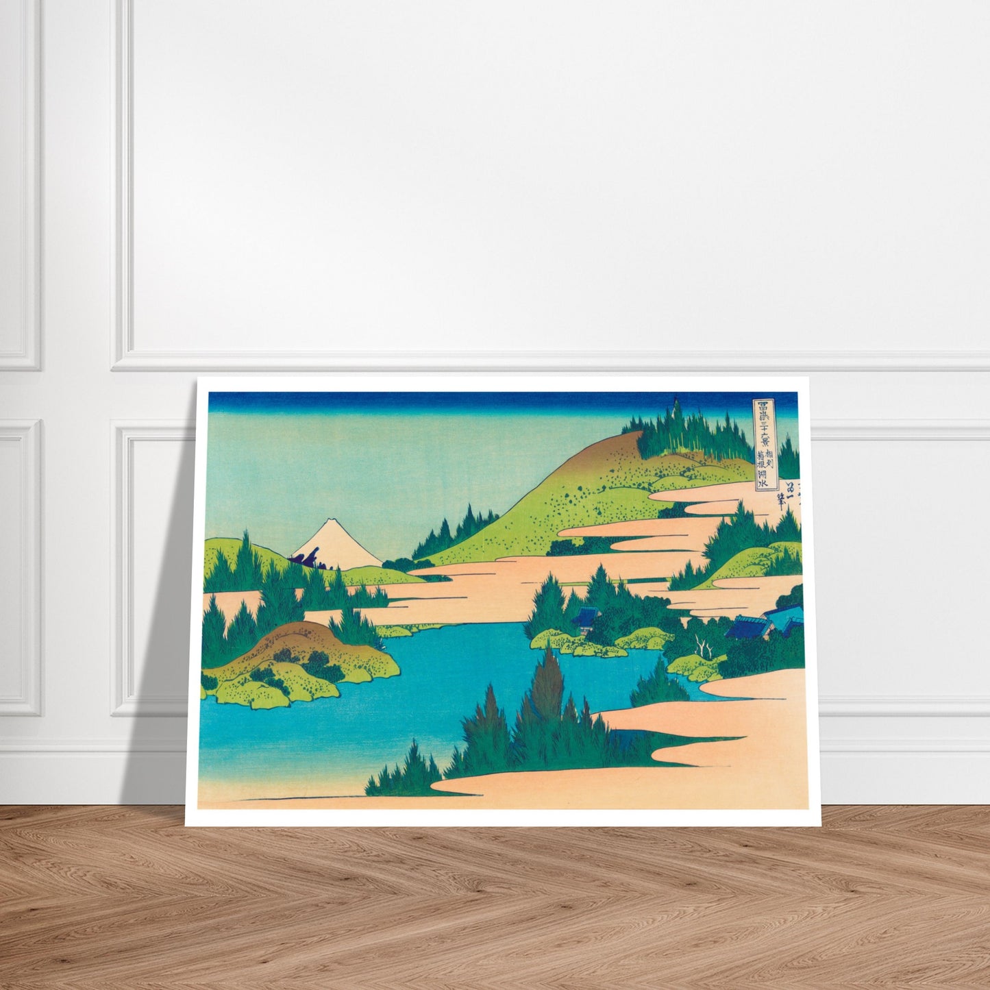 Estampe Le lac d'Hakone dans la province de Sagami - Hokusai. Reproduction d'une estampe japonaise de Katsushika Hokusai montrant le lac d'Hakone, avec le Mont Fuji en arrière-plan et des collines verdoyantes parsemées d'arbres et de quelques habitations. Image d'illustration 8