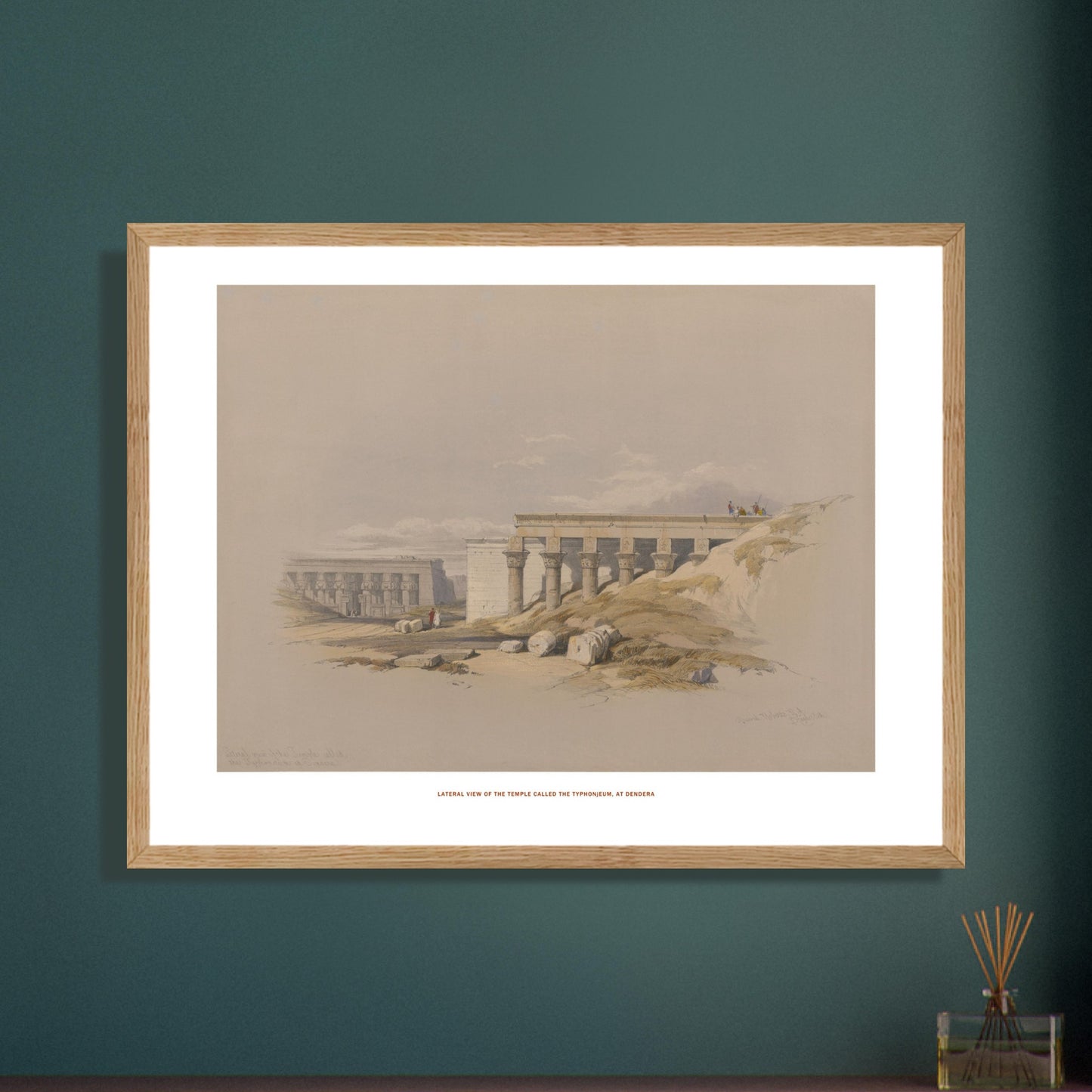 Temple le Typhonium, à Dendérah - Lithographie David Roberts. Lithographie ancienne représentant une vue latérale du temple le Typhonium, à Dendérah, avec des colonnes et des personnages. Image d'illustration 7
