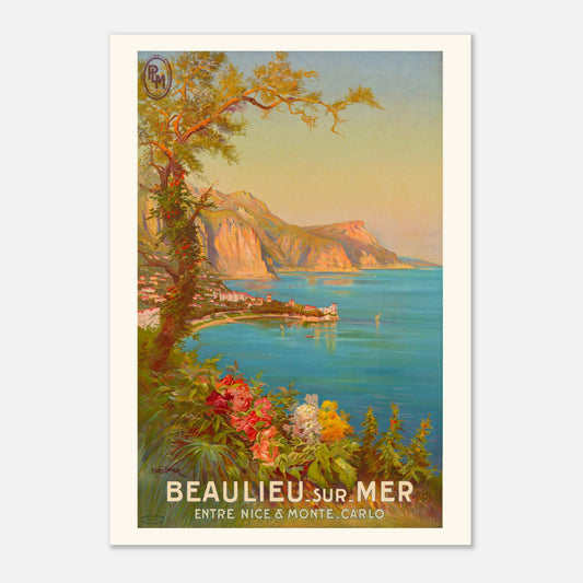 Affiche Beaulieu-sur-Mer — Pierre Comba, PLM 1920 (42x59,4 cm (A2)). Affiche touristique vintage pour Beaulieu-sur-Mer, montrant une vue panoramique de la ville côtière avec la mer, des montagnes en arrière-plan et des fleurs au premier plan.