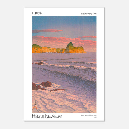 Affiche japonaise Mer du matin à Bikuni par Hasui Kawase (21x29,7 cm (A4)). Reproduction d'une estampe japonaise de 1932 par Hasui Kawase montrant des falaises dorées au bord d'une mer aux vagues bleues, au lever du soleil.