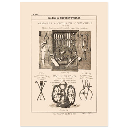 Armoires à outils en vieux chêne - reproduction d'un meuble artisanal du catalogue Peugeot Frères (21x29,7 cm (A4)). Gravure montrant une armoire ouverte remplie d'outils variés, ainsi que des jeux d'outils de jardinage pour enfants, un moulin et un compas.