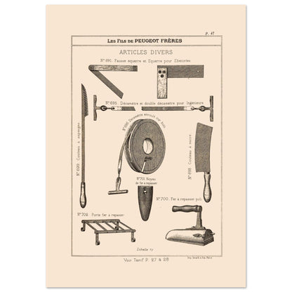 Équerres, décamètres et instruments divers - Catalogue Peugeot Frères 1885 (21x29,7 cm (A4)). Gravure du catalogue Peugeot Frères montrant divers outils et accessoires, tels que des équerres, des décamètres, un couteau, un fer à repasser et son support, avec leurs numéros et descriptions.