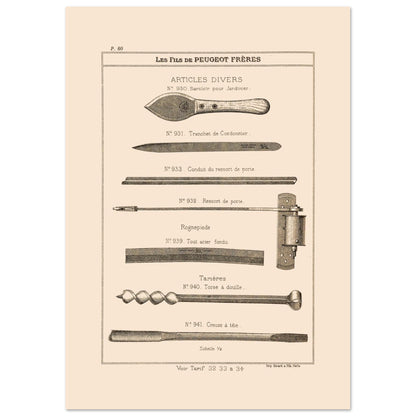 Sarcloirs, tarières et outils de jardinage - Catalogue Peugeot Frères 1885 (29,7x42 cm (A3)). Gravure du catalogue Peugeot Frères présentant divers articles : sarcloir pour jardinier, tranchet de cordonnier, conduit et ressort de porte, rognepieds, et tarières.