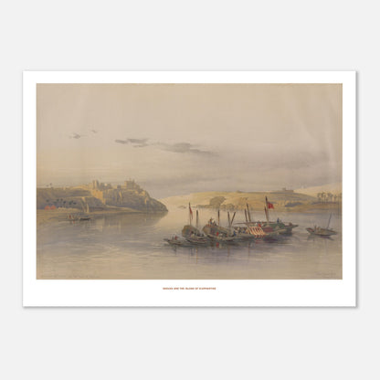Assouan et l’île d’Éléphantine, illustration de David Roberts (29,7x42 cm (A3)). Lithographie ancienne d'Assouan et de l'île d'Éléphantine, montrant le Nil avec des bateaux et des habitations sur les rives escarpées, sous un ciel nuageux.