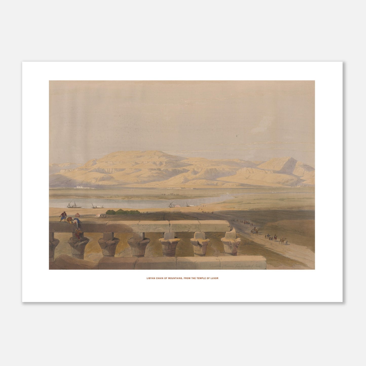 Vue de la chaîne libyenne de montagnes depuis Louxor - David Roberts (30x40 cm). Paysage du Nil avec la chaîne libyenne de montagnes en arrière-plan, des bateaux sur le fleuve et une balustrade ornée au premier plan.