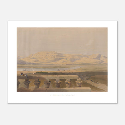 Vue de la chaîne libyenne de montagnes depuis Louxor - David Roberts (30x40 cm). Paysage du Nil avec la chaîne libyenne de montagnes en arrière-plan, des bateaux sur le fleuve et une balustrade ornée au premier plan.