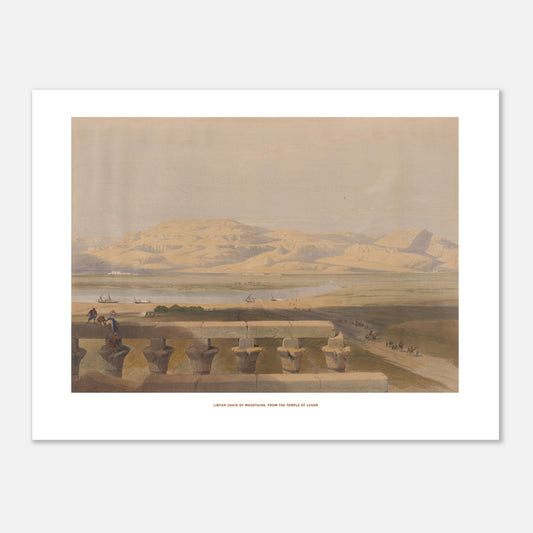 Vue de la chaîne libyenne de montagnes depuis Louxor - David Roberts (30x40 cm). Paysage du Nil avec la chaîne libyenne de montagnes en arrière-plan, des bateaux sur le fleuve et une balustrade ornée au premier plan.