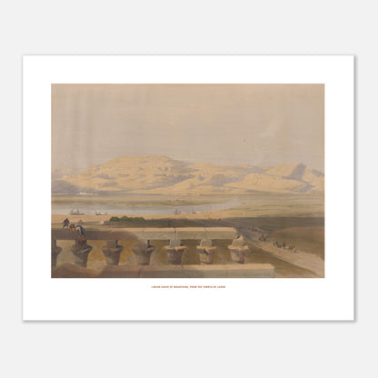 Vue de la chaîne libyenne de montagnes depuis Louxor - David Roberts (40x50 cm). Paysage du Nil avec la chaîne libyenne de montagnes en arrière-plan, des bateaux sur le fleuve et une balustrade ornée au premier plan.