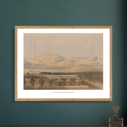 Vue de la chaîne libyenne de montagnes depuis Louxor - David Roberts. Paysage du Nil avec la chaîne libyenne de montagnes en arrière-plan, des bateaux sur le fleuve et une balustrade ornée au premier plan. Image d'illustration 6