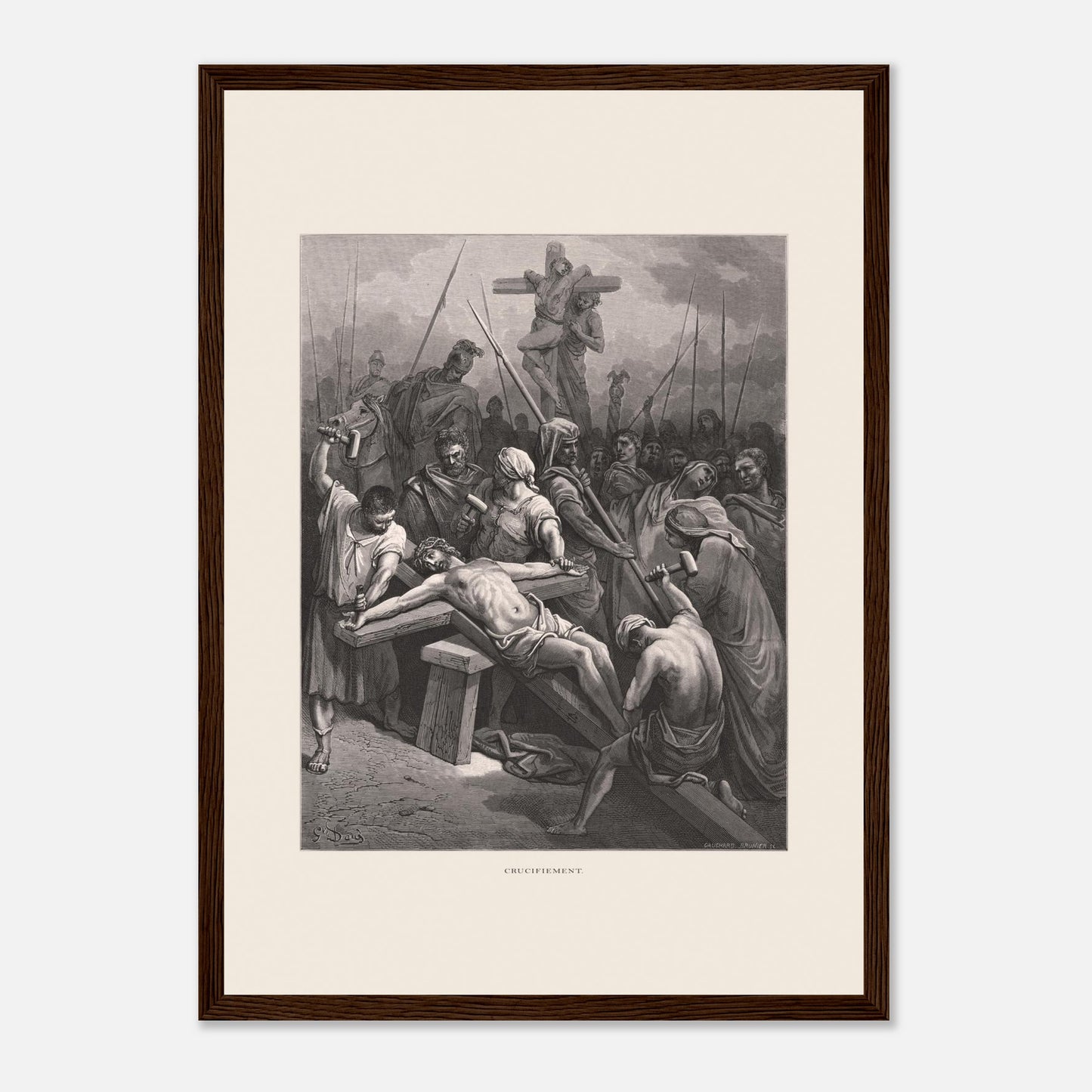 Le Crucifiement de Jésus, planche de Gustave Doré (29,7x42 cm (A3) / Cadre bois foncé). Estampe de Gustave Doré montrant le Crucifiement, avec Jésus cloué sur la croix, entouré de soldats et de spectateurs dans une scène dramatique.
