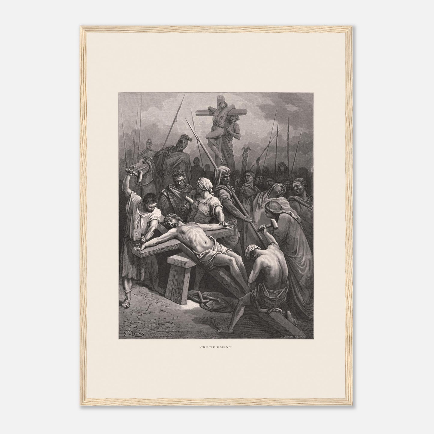 Le Crucifiement de Jésus, planche de Gustave Doré (42x59,4 cm (A2) / Cadre bois clair). Estampe de Gustave Doré montrant le Crucifiement, avec Jésus cloué sur la croix, entouré de soldats et de spectateurs dans une scène dramatique.