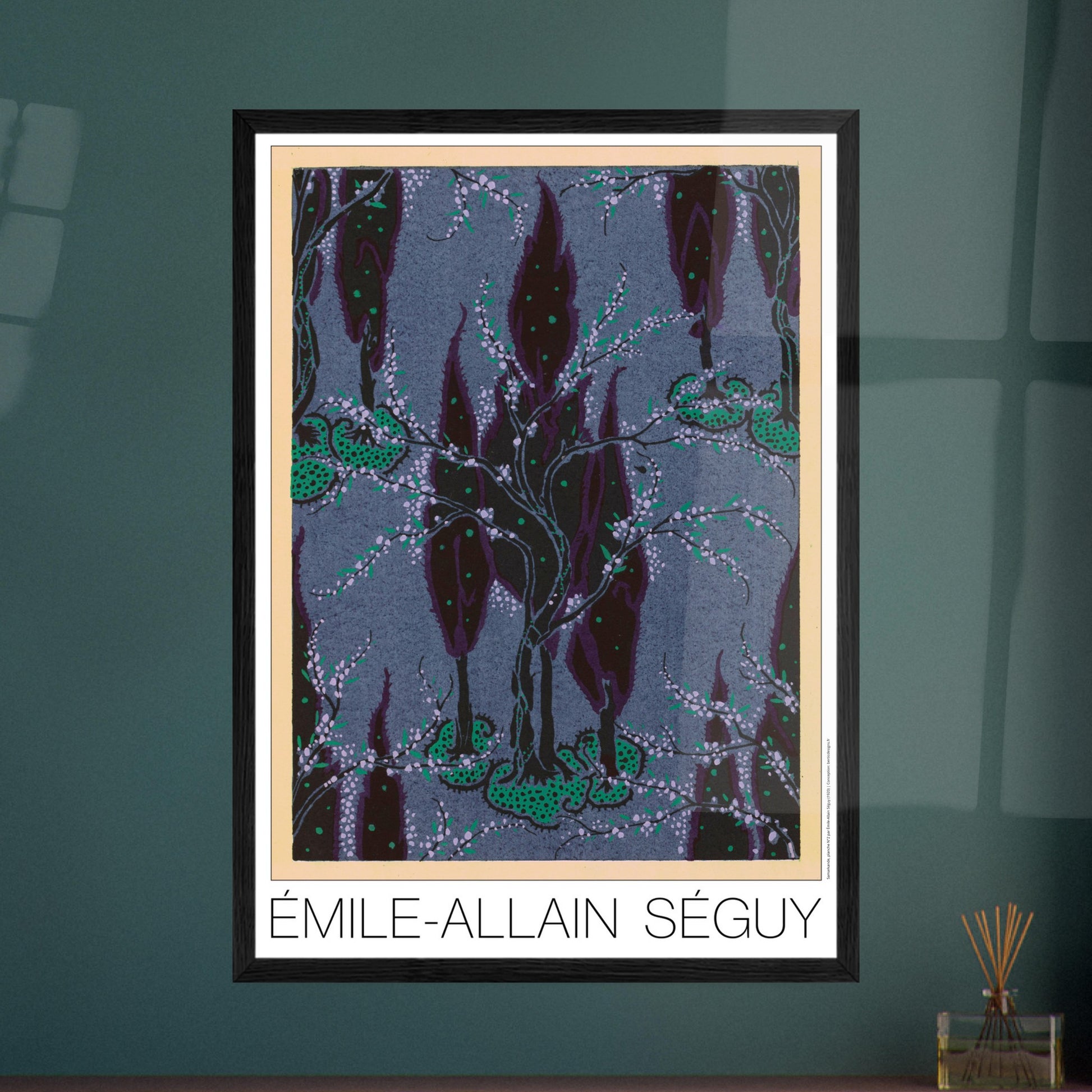 Cyprès nocturnes sur fond bleu - Samarkande, motifs orientaux par Émile-Allain Séguy. Motifs de Samarkande par Émile-Allain Séguy : des cyprès sombres et des branches fleuries sur un fond bleu grisé. Image d'illustration 7