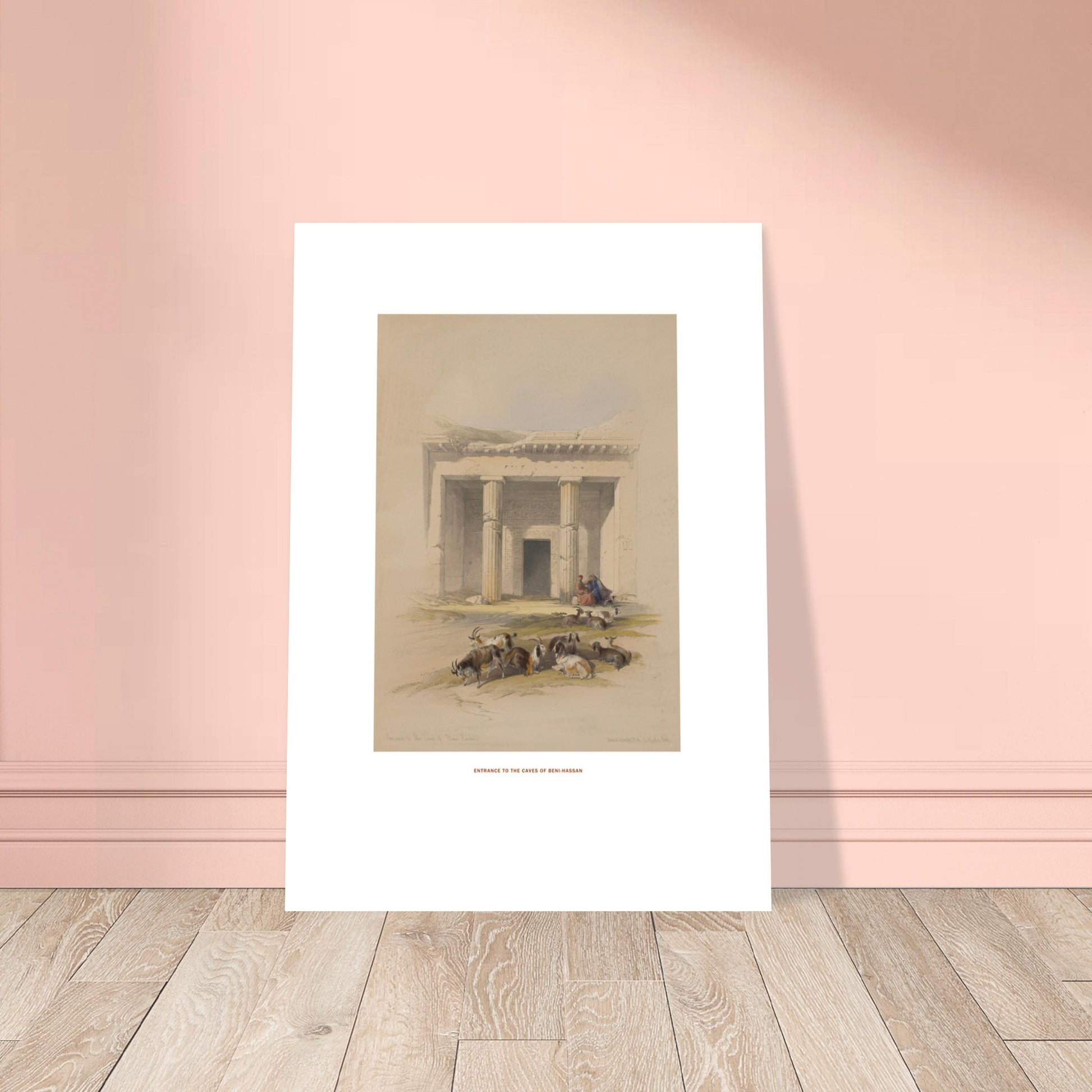 Estampe ancienne : Entrée des grottes de Beni Hassan - David Roberts. Lithographie de David Roberts montrant l'entrée du temple de Beni Hassan, avec des colonnes massives, des gravures et un groupe de chèvres au premier plan. Image d'illustration 6