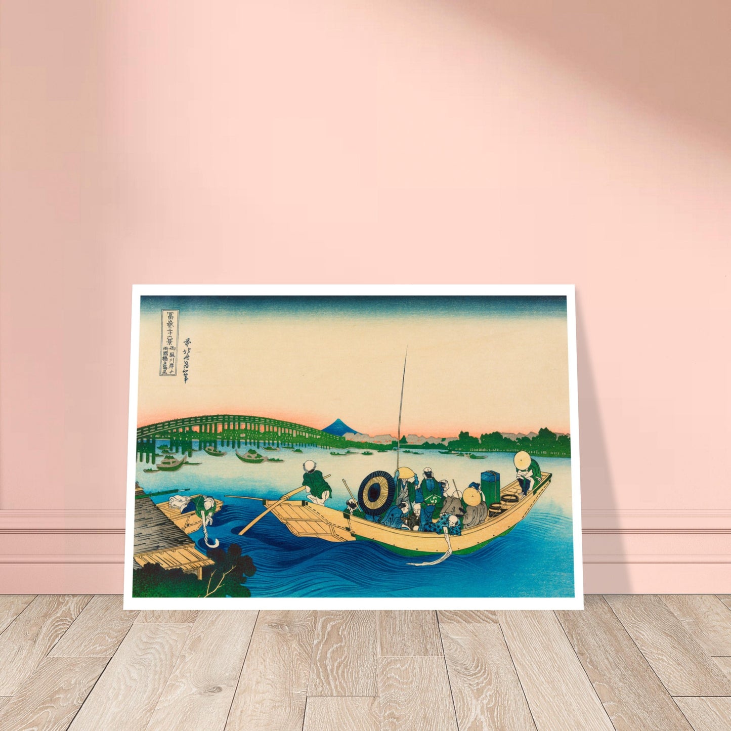 Gravure ukiyo-e Coucher de soleil à Onmayagashi - Katsushika Hokusai. Estampe ukiyo-e de Katsushika Hokusai représentant un coucher de soleil sur une rivière, avec un pont vert en arrière-plan et des silhouettes de bateaux. Image d'illustration 7
