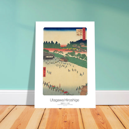 Affiche ancienne La rue Yatsukōji près de la porte Sujikai — Hiroshige. Estampe japonaise ukiyo-e représentant la rue Yatsukōji, près de la porte Sujikai, avec une foule de personnes et des bâtiments traditionnels sous un ciel bleu Image d'illustration 4