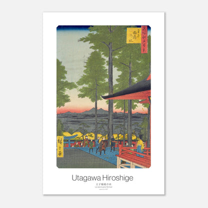Estampe japonaise Le sanctuaire Ōji Inari — Utagawa Hiroshige (30x45 cm). Estampe ukiyo-e par Utagawa Hiroshige représentant le sanctuaire Ōji Inari, avec des arbres imposants, un bâtiment rouge et des silhouettes de personnes, sous un ciel clair.