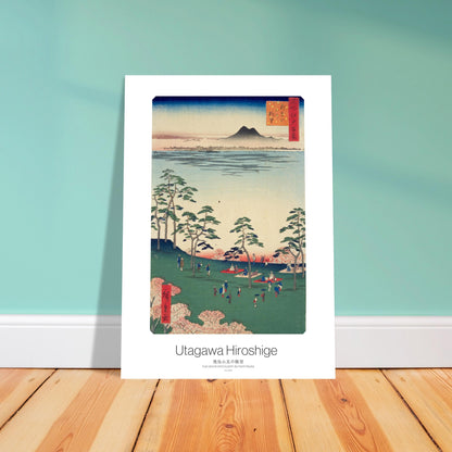 Planche ancienne : Vue vers le nord à partir du mont Asuka, Hiroshige. Une estampe japonaise de Hiroshige montrant une vue du sanctuaire Kumano Jūnisha à Tsunohazu, avec des pins, une rivière et des montagnes à l'horizon. Image d'illustration 4