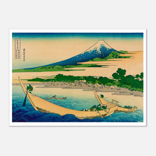 Estampe ukiyo-e Côte de la baie de Tago par Katsushika Hokusai (59,4x84,1 cm (A1)). Estampe japonaise représentant le mont Fuji au loin, des bateaux transportant des personnes sur une rivière, et un village côtier.