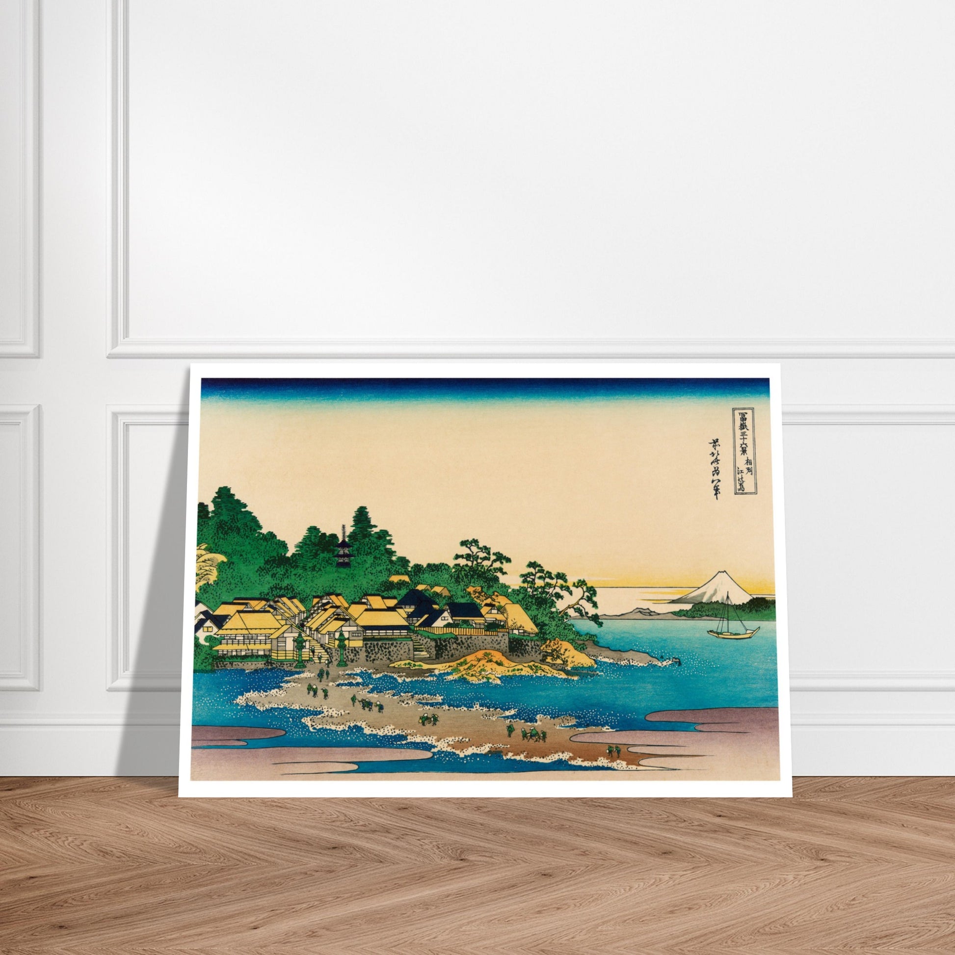 Estampe Enoshima dans la province de Sagami - Katsushika Hokusai. Estampe ukiyo-e de Katsushika Hokusai représentant un village côtier avec des habitations et un temple, surplombant la mer avec le Mont Fuji à l'horizon. Image d'illustration 8