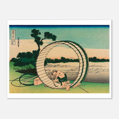 Estampe Le Fuji vu de la province d’Owari - Katsushika Hokusai (60x80 cm). Reproduction ukiyo-e représentant un homme travaillant sur une roue à aubes près d'un moulin, avec le Mont Fuji visible au loin.