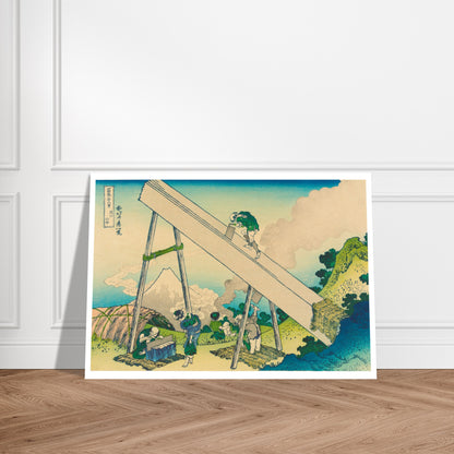 Estampe Le Fuji depuis la province de Totomi - Katsushika Hokusai. Gravure japonaise ukiyo-e par Katsushika Hokusai représentant le Mont Fuji depuis la province de Totomi, avec des ouvriers travaillant sur une immense planche de bois. Image d'illustration 7