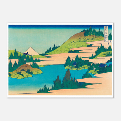 Estampe Le lac d'Hakone dans la province de Sagami - Hokusai (21x29,7 cm (A4)). Reproduction d'une estampe japonaise de Katsushika Hokusai montrant le lac d'Hakone, avec le Mont Fuji en arrière-plan et des collines verdoyantes parsemées d'arbres et de quelques habitations.