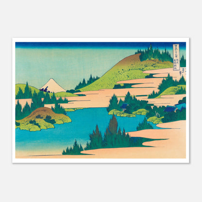 Estampe Le lac d'Hakone dans la province de Sagami - Hokusai (42x59,4 cm (A2)). Reproduction d'une estampe japonaise de Katsushika Hokusai montrant le lac d'Hakone, avec le Mont Fuji en arrière-plan et des collines verdoyantes parsemées d'arbres et de quelques habitations.