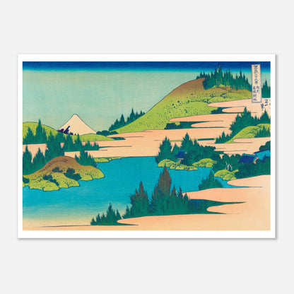 Estampe Le lac d'Hakone dans la province de Sagami - Hokusai (50x70 cm). Reproduction d'une estampe japonaise de Katsushika Hokusai montrant le lac d'Hakone, avec le Mont Fuji en arrière-plan et des collines verdoyantes parsemées d'arbres et de quelques habitations.