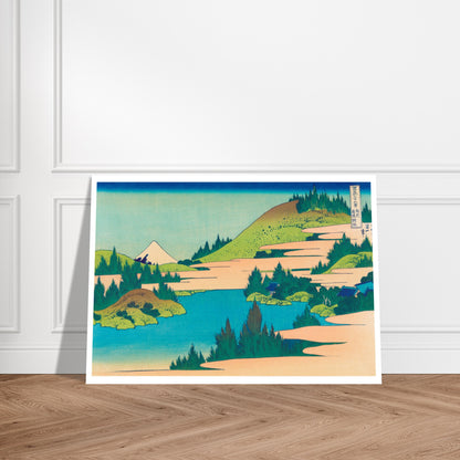 Estampe Le lac d'Hakone dans la province de Sagami - Hokusai. Reproduction d'une estampe japonaise de Katsushika Hokusai montrant le lac d'Hakone, avec le Mont Fuji en arrière-plan et des collines verdoyantes parsemées d'arbres et de quelques habitations. Image d'illustration 8