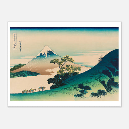 Estampe La passe d’Inume dans la province de Kai - Hokusai (60x80 cm). Estampe ukiyo-e montrant le Mont Fuji à travers la passe d'Inume, avec des voyageurs à dos de mulet sur une crête verdoyante et un ciel clair.