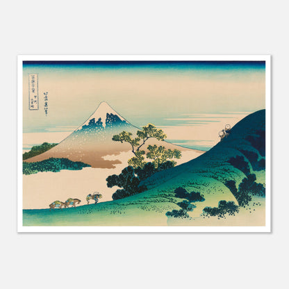 Estampe La passe d’Inume dans la province de Kai - Hokusai (70x100 cm). Estampe ukiyo-e montrant le Mont Fuji à travers la passe d'Inume, avec des voyageurs à dos de mulet sur une crête verdoyante et un ciel clair.