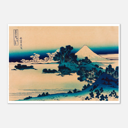 Estampe ukiyo-e Shichiri dans la province de Sagami par Hokusai (21x29,7 cm (A4)). Estampe ukiyo-e de Katsushika Hokusai représentant une vue panoramique de la baie de Tago, avec le mont Fuji à l'horizon, des collines verdoyantes et une étendue d'eau.
