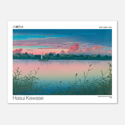 Estampe japonaise Début d'automne à Urayasu - Hasui Kawase (30x40 cm). Paysage d'un début d'automne au Japon, avec un village au bord d'une rivière aux reflets roses et bleus, et des herbes en premier plan.
