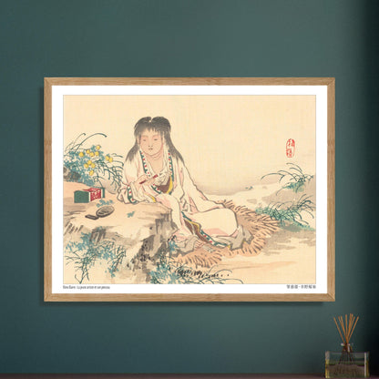 Estampe Japonaise d'une Jeune Artiste au Pinceau, par Kōno Bairei. Estampe japonaise d'une jeune femme aux longs cheveux noirs, assise et tenant un pinceau, avec des fleurs jaunes et un écrin vert sur le côté. Image d'illustration 5