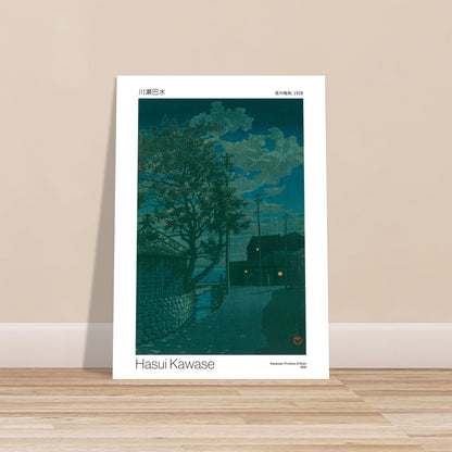 Estampe japonaise Kamezaki, Province d'Owari - Hasui Kawase. Estampe japonaise de Hasui Kawase représentant un paysage nocturne avec un grand arbre, des poteaux électriques, des maisons et une étendue d'eau. Image d'illustration 7