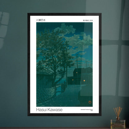 Estampe japonaise Kamezaki, Province d'Owari - Hasui Kawase. Estampe japonaise de Hasui Kawase représentant un paysage nocturne avec un grand arbre, des poteaux électriques, des maisons et une étendue d'eau. Image d'illustration 8