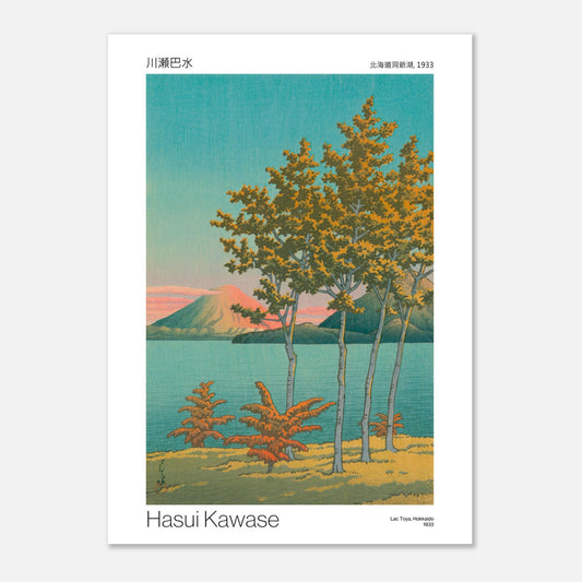 Estampe japonaise Lac Toya à Hokkaido par Hasui Kawase (50x70 cm). Reproduction d'une estampe japonaise de 1933 par Hasui Kawase, paysage de lac avec des arbres aux feuilles dorées et un volcan en arrière-plan.