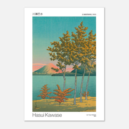 Estampe japonaise Lac Toya à Hokkaido par Hasui Kawase (59,4x84,1 cm (A1)). Reproduction d'une estampe japonaise de 1933 par Hasui Kawase, paysage de lac avec des arbres aux feuilles dorées et un volcan en arrière-plan.