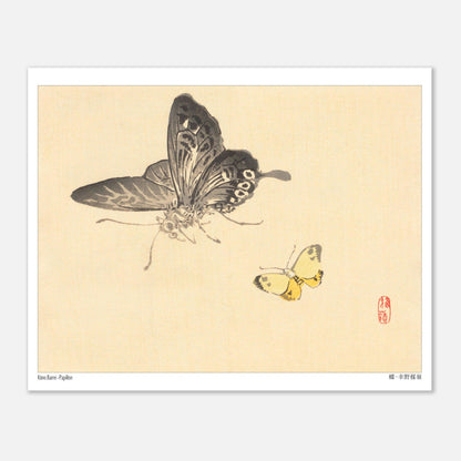 Estampe Japonaise de Papillons par Kōno Bairei (20x25 cm). Illustration de Kōno Bairei montrant un grand papillon noir et blanc et un petit papillon jaune, sur fond beige.