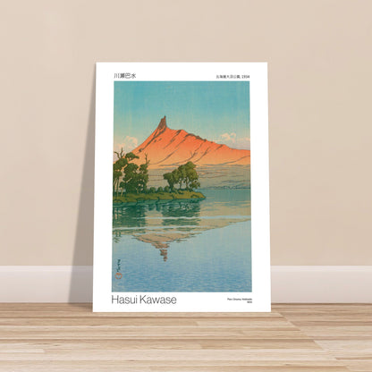 Estampe japonaise Parc Onuma, Hokkaido de Hasui Kawase. Estampe japonaise par Hasui Kawase représentant le parc Onuma, Hokkaido, avec une montagne en arrière-plan et son reflet dans l'eau. Image d'illustration 9