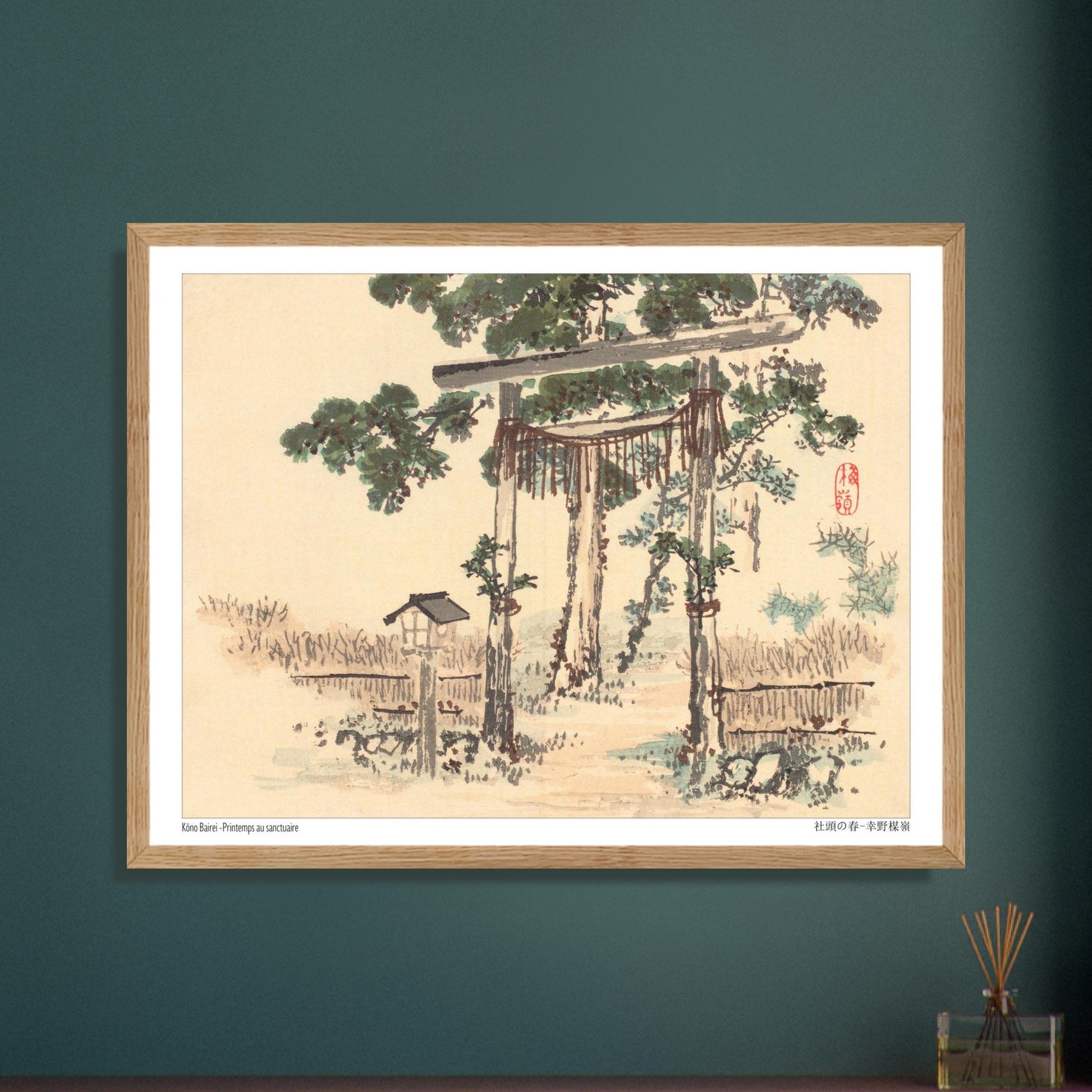 Estampe Japonaise d'un Sanctuaire au Printemps par Kōno Bairei. Peinture japonaise représentant un torii (portail shinto) entouré d'arbres et de végétation, près d'un petit bâtiment. Image d'illustration 6