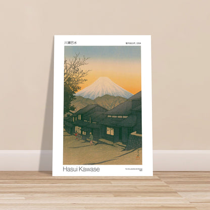 Estampe japonaise Yui-cho, province de Suruga par Hasui Kawase. Reproduction d'une estampe japonaise de 1934 par Hasui Kawase représentant le Mont Fuji derrière des maisons au crépuscule. Image d'illustration 8