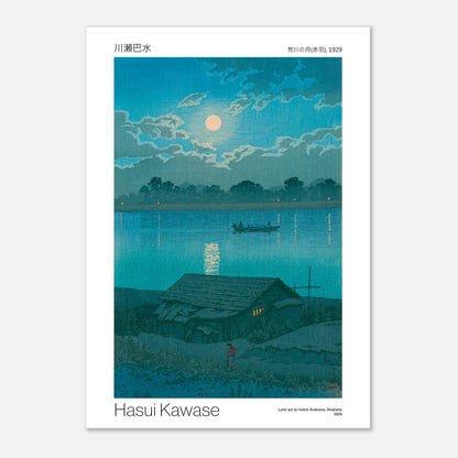 Estampe Lune sur la rivière Arakawa par Hasui Kawase (29,7x42 cm (A3)). Estampe japonaise nocturne avec une pleine lune, un bateau sur une rivière calme, une petite maison sur la rive et des arbres en arrière-plan.