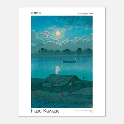 Estampe Lune sur la rivière Arakawa par Hasui Kawase (40x50 cm). Estampe japonaise nocturne avec une pleine lune, un bateau sur une rivière calme, une petite maison sur la rive et des arbres en arrière-plan.
