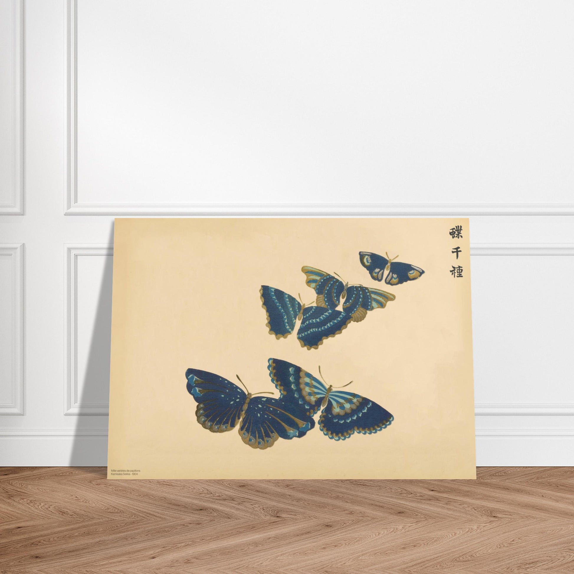 Estampe de papillons bleus et dorés de Kamisaka Sekka. Illustration de Kamisaka Sekka de plusieurs papillons bleus rehaussés de détails dorés, disposés en arc de cercle. Image d'illustration 3
