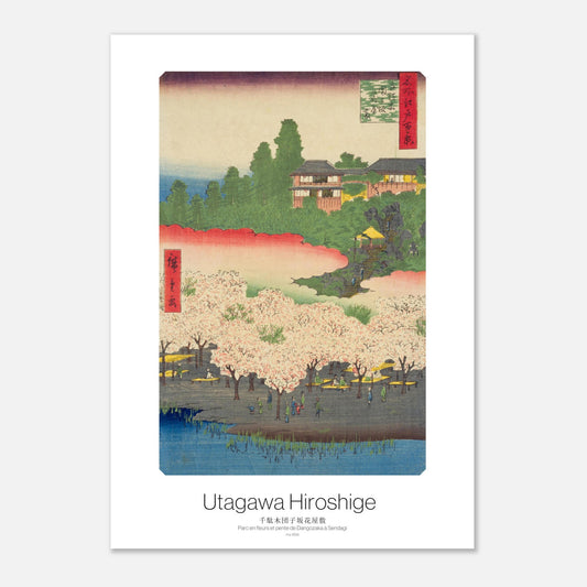 Planche ukiyo-e Parc en fleurs et pente de Dangozaka, Hiroshige (29,7x42 cm (A3)). Une estampe ukiyo-e de Hiroshige montrant un parc fleuri de cerisiers avec des personnes pique-niquant au bord d'un étang, et des maisons traditionnelles japonaises sur une colline.