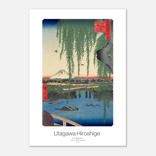 Estampe japonaise du pont Yatsumi no hashi par Utagawa Hiroshige (29,7x42 cm (A3)). Estampe ukiyo-e de Hiroshige montrant le pont Yatsumi no hashi au-dessus d'une rivière bleue, avec le Mont Fuji en arrière-plan et des branches de saule retombantes au premier plan.