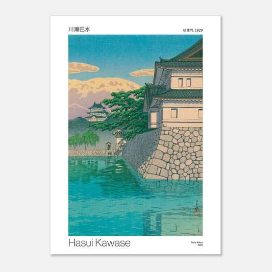 Estampe Porte Kikyo (1929) par Hasui Kawase (50x70 cm). Reproduction d'une estampe japonaise représentant une porte de château fortifiée avec des murs en pierre, bordée par un large plan d'eau aux reflets verts, avec un ciel bleu aux nuages orangés, par Hasui Kawase, intitulée 'Porte Kikyo, 1929'.