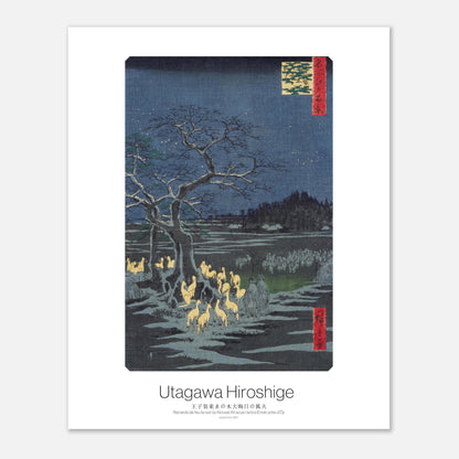 Planche ukiyo-e Renards de feu la nuit du Nouvel An, Hiroshige (40x50 cm). Une estampe japonaise ukiyo-e de Hiroshige représentant des renards dorés sous un arbre dénudé la nuit du Nouvel An, avec des étoiles dans le ciel et des congères de neige.